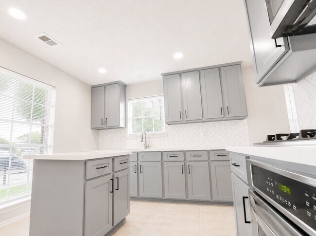 Building Photo - 12035 Barrett Brae Dr
