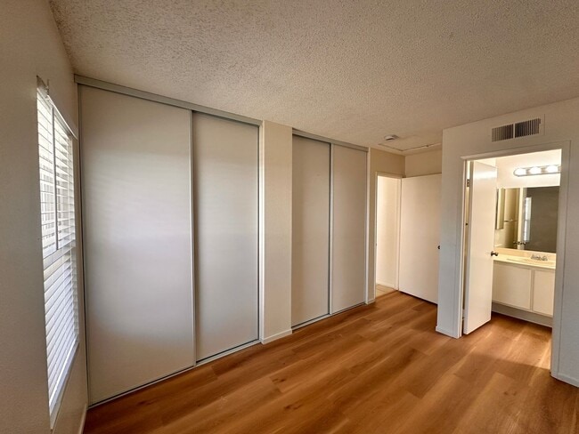 Building Photo - 2bd/2ba Home - Village Lakes Community