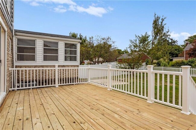 Building Photo - North Hills Area Bungalow