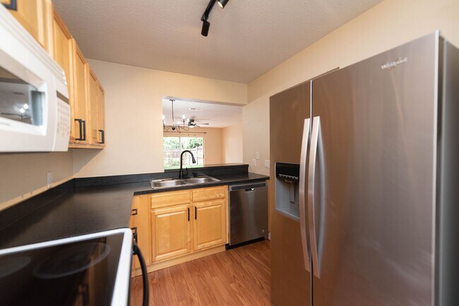 Building Photo - Townhome in Titusville