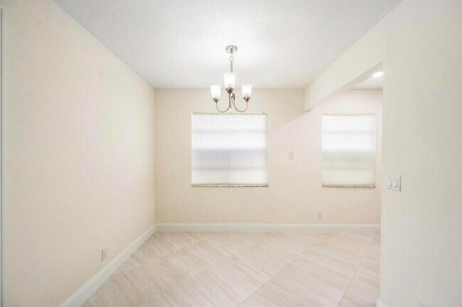 Building Photo - 401 Monaco Way