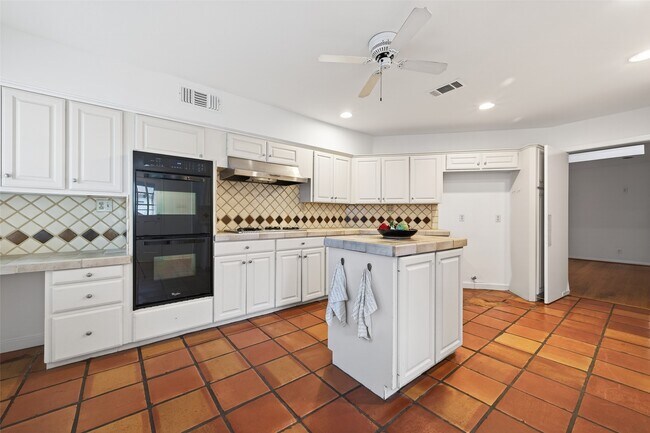 Building Photo - 5643 Piping Rock Ln