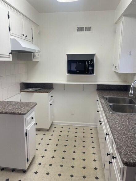 Building Photo - 4513 W 132nd St