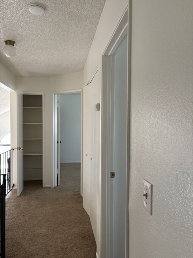 Building Photo - Beautiful 4 Bedroom, 3 Bathroom House Avai...
