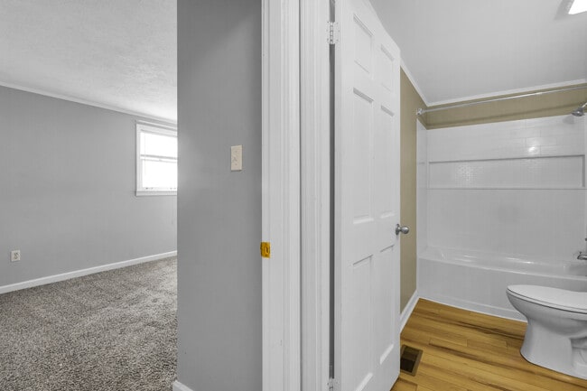 Building Photo - 338 River Walk Dr