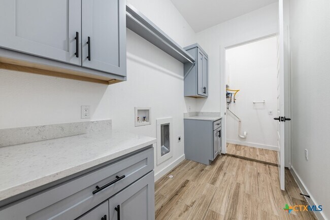 Building Photo - 158 S Academy Ave