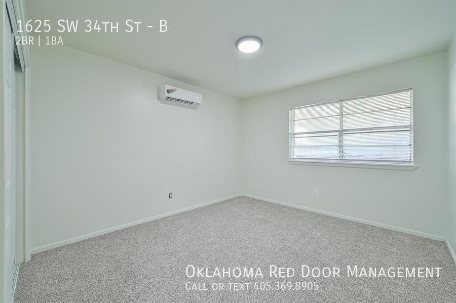 Building Photo - 1625 SW 34th St