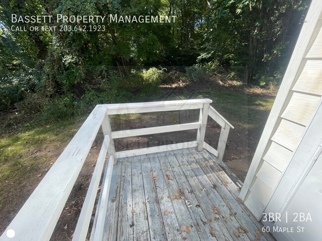 Building Photo - 60 Maple St