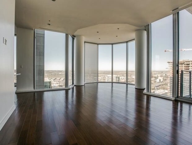 Building Photo - 2900 McKinnon-100.7