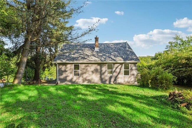 Building Photo - HOME FOR THE HOLIDAYS SPECIAL!-4 BEDROOM HOME IN FOX CHAPEL