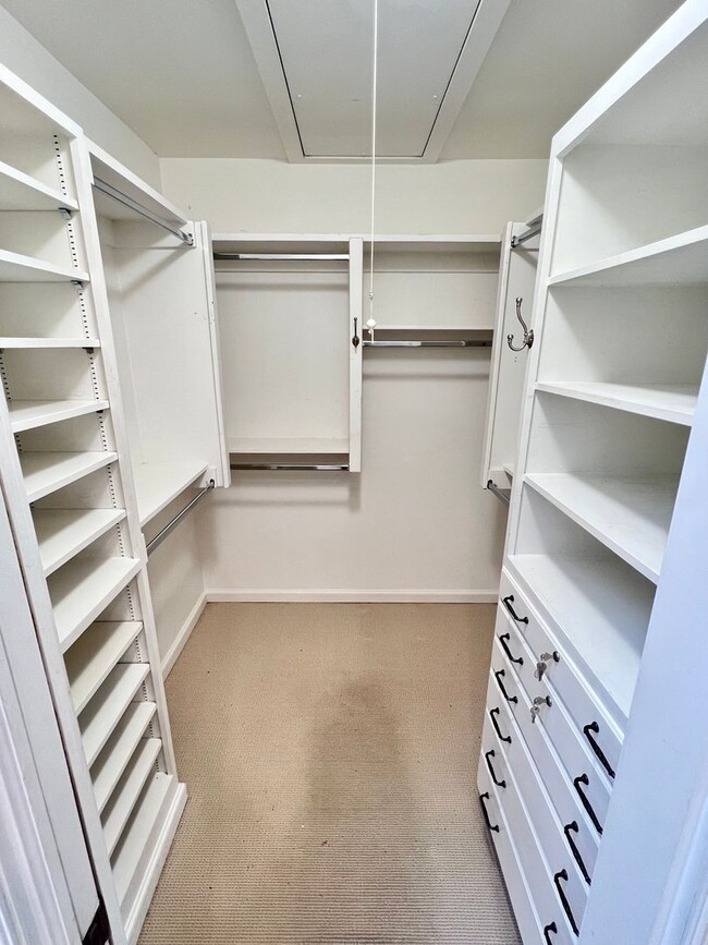 Building Photo - Rare rental opportunity in gated Garden Park!