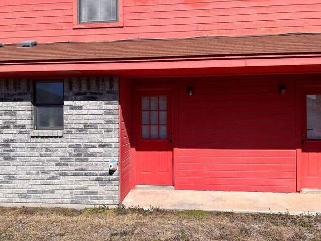 Building Photo - 1102 Leslie Cir