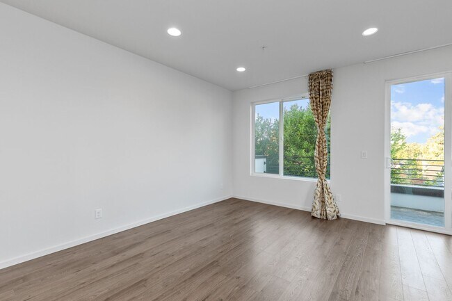 Building Photo - 8025 15th Ave NW