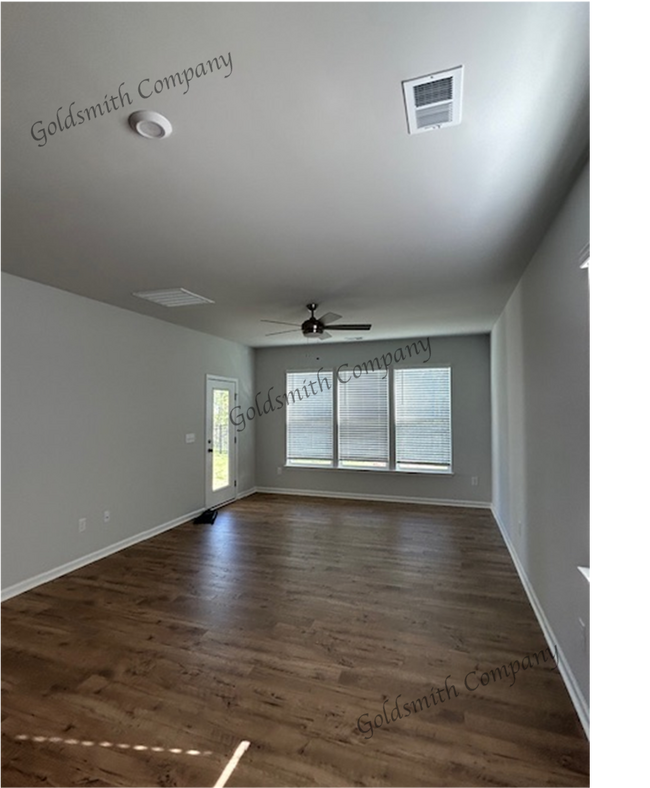 Building Photo - 111 Gervais Cir