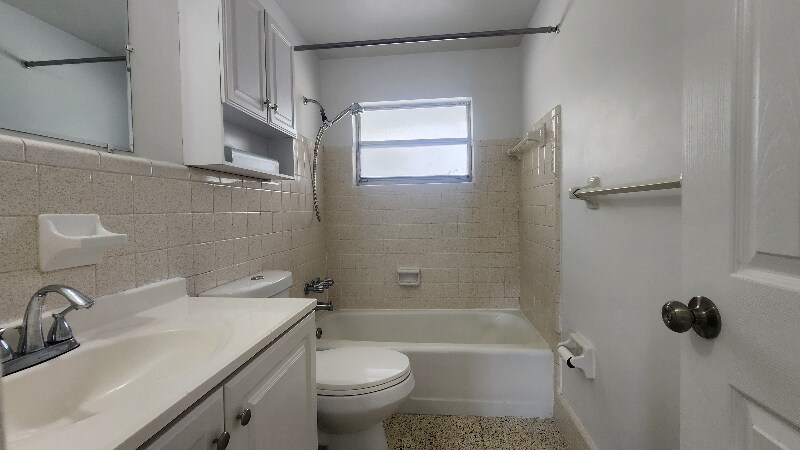 Building Photo - 1750 S Palmetto Ave