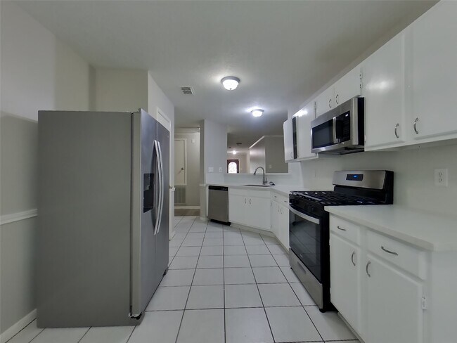 Building Photo - 18018 Heron Forest Ln