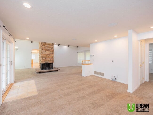 Building Photo - Spacious Glenrose Retreat | 3 Bed + Shop + Private Wooded Setting