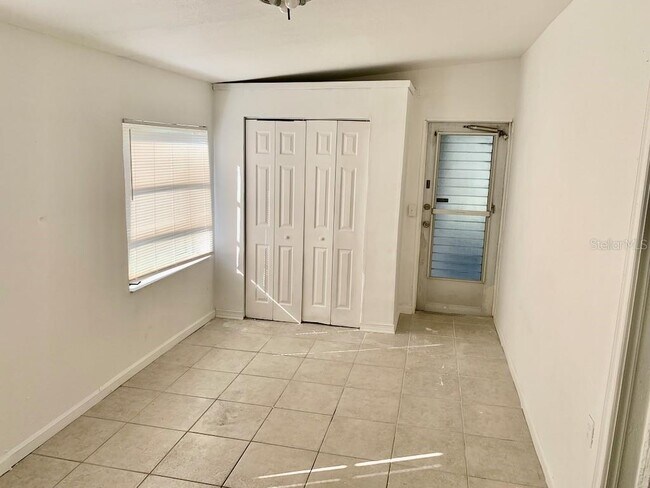 Building Photo - 3140 Crestwood Dr