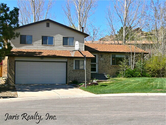 Primary Photo - Charming Cul-De-Sac Home Near Downtown Castle Rock. Fantastic Fenced Backyard!