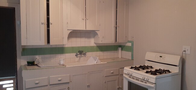 Building Photo - 7114 Thatcher St