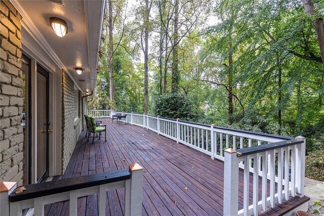 Building Photo - 3943 Lake Forrest Dr NE
