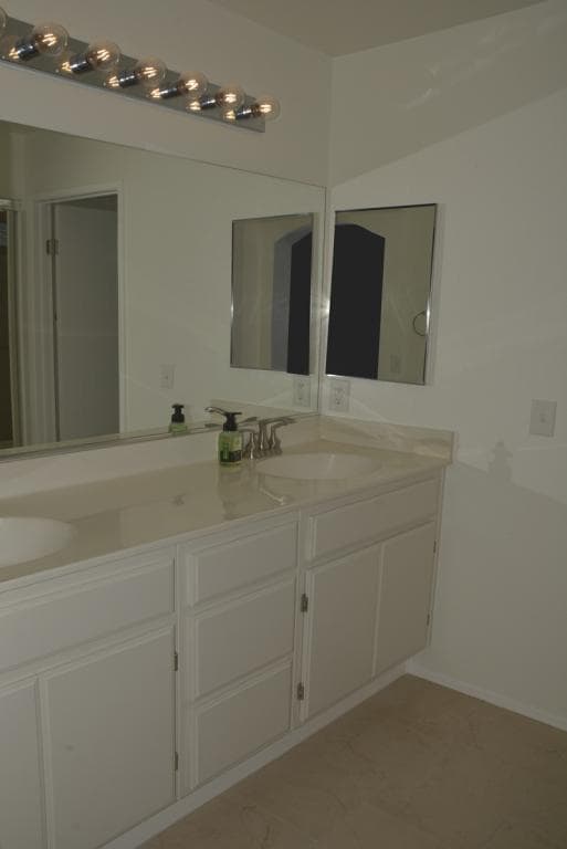 Building Photo - 13686 Sylvan Oaks St