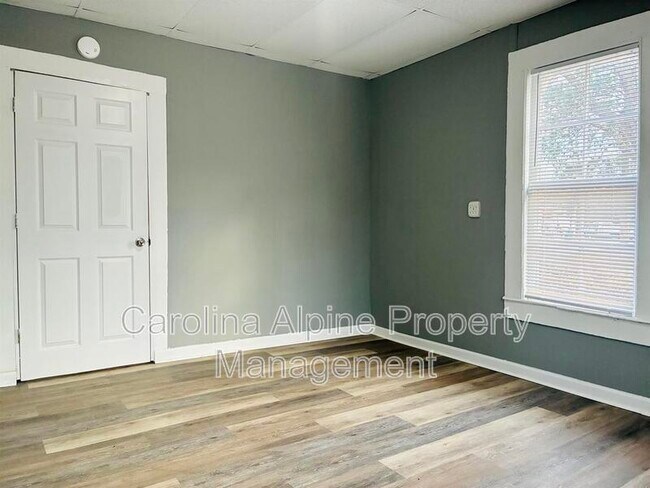 Building Photo - 401 Gardner St