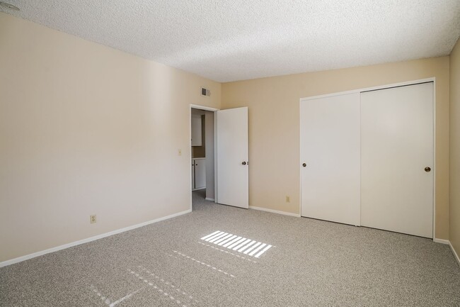 Building Photo - 10612 Rose Cir