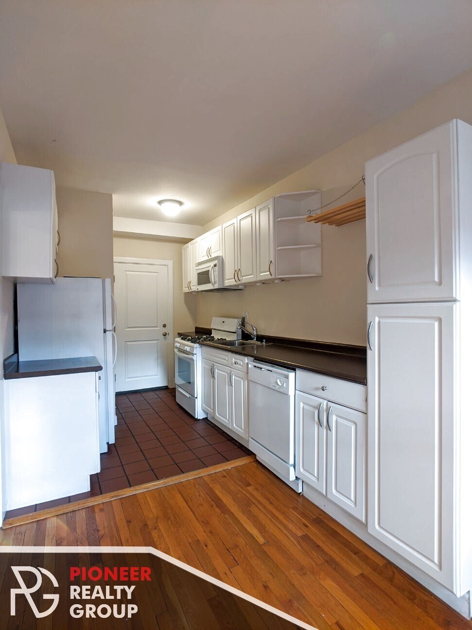 Building Photo - 736 W Addison St