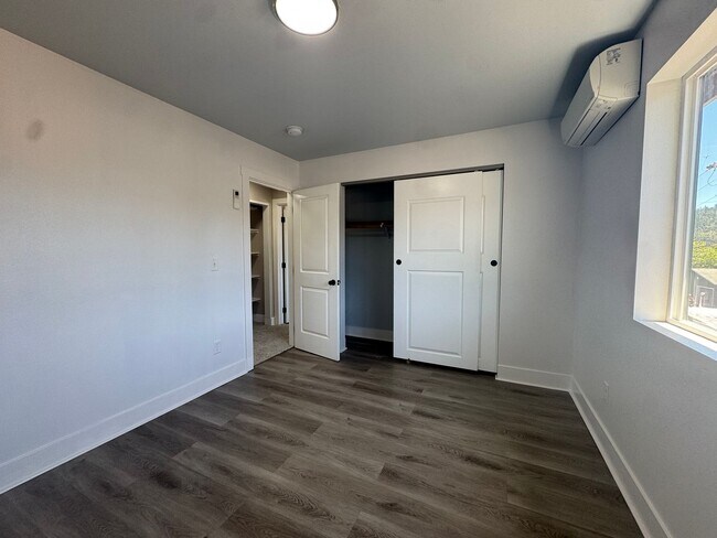 Building Photo - Modern 3 bedroom townhouse
