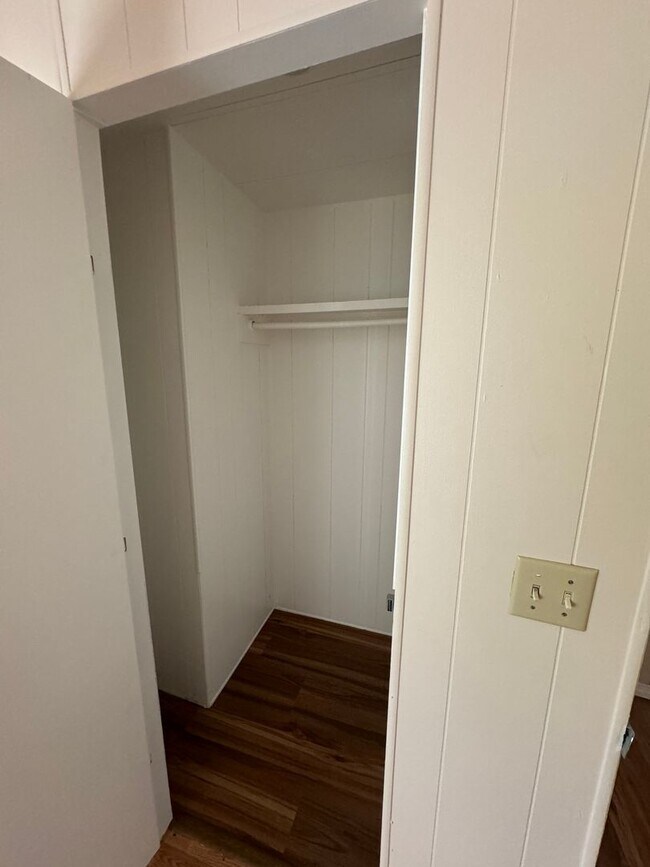 Building Photo - Beautiful rehabbed manufacture home in Lak...
