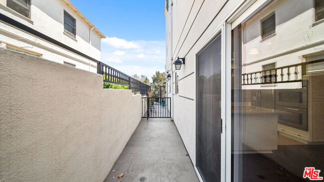 Building Photo - 1529 S Beverly Dr