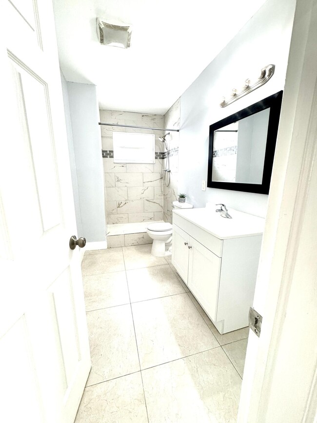 Building Photo - 350 Cypress Dr