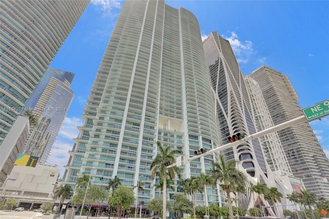 Building Photo - 900 Biscayne Blvd