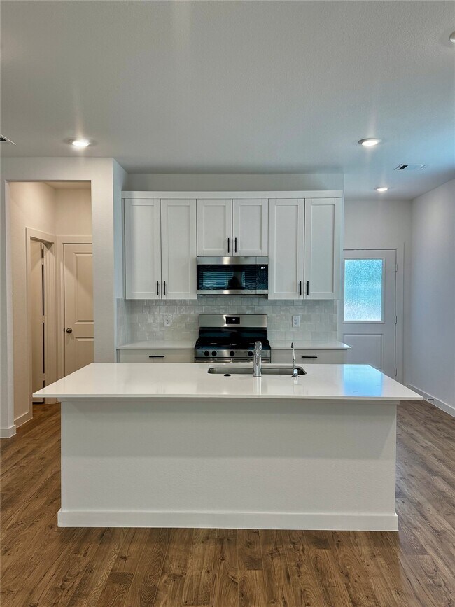 Building Photo - 2142 Olivos St