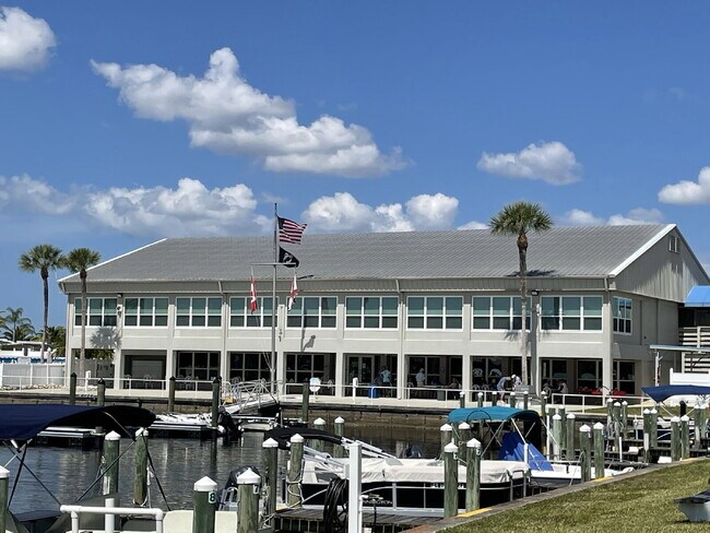 Building Photo - "Charming 2-Bed, 2-Bath Mobile Home Retreat in Harbor Cove!"