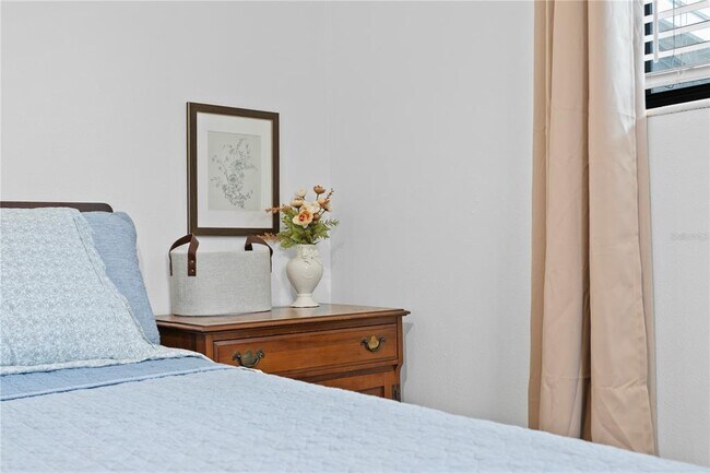 Building Photo - 2407 S Lois Ave