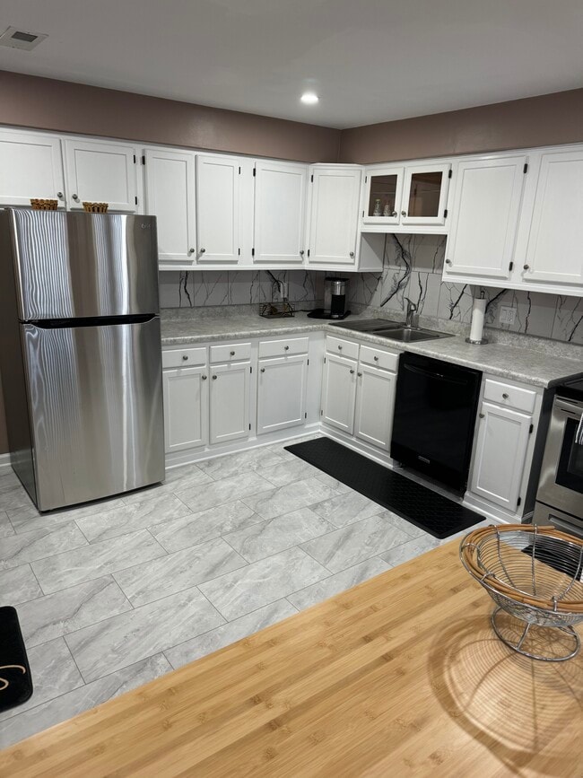 Building Photo - 22660 Lorain Rd