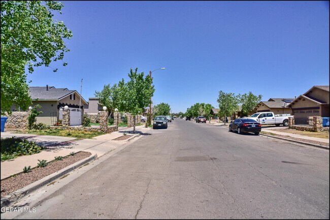 Building Photo - 703 Joe Rodriguez Dr