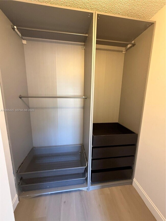 Building Photo - 9986 Royal Palm Blvd