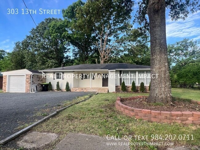 Primary Photo - 303 13th St