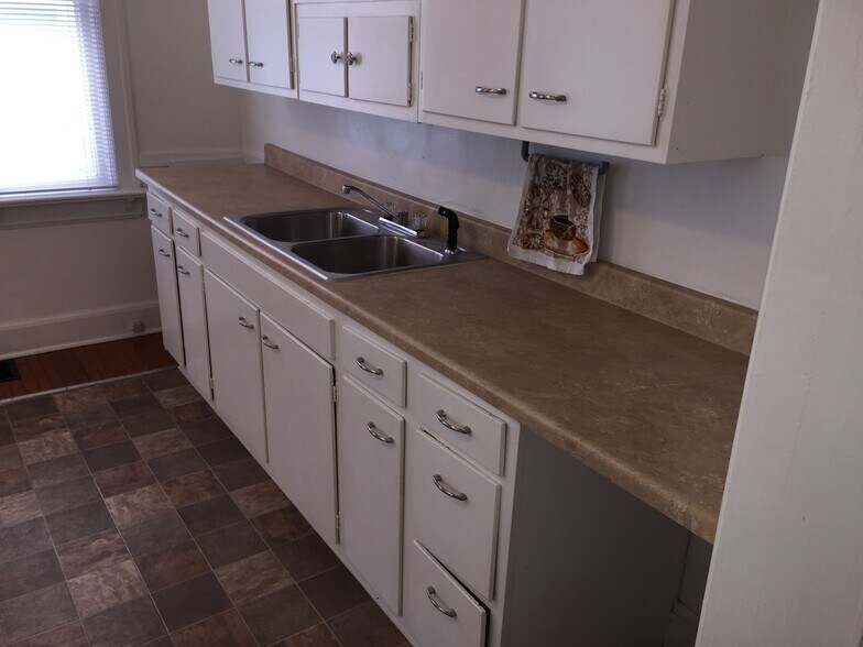 Building Photo - 908 Columbia Ave