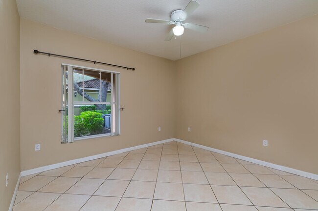 Building Photo - 5060 Fairways Cir
