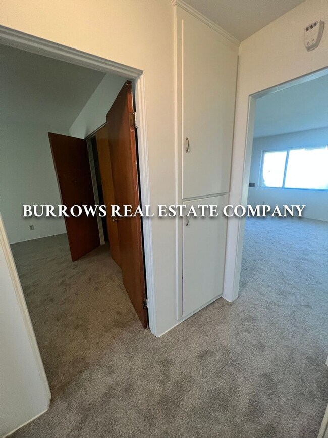 Building Photo - Single story 2 bedroom, 1 bathroom apartment in Ventura