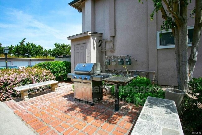 Building Photo - 660 S Glassell St