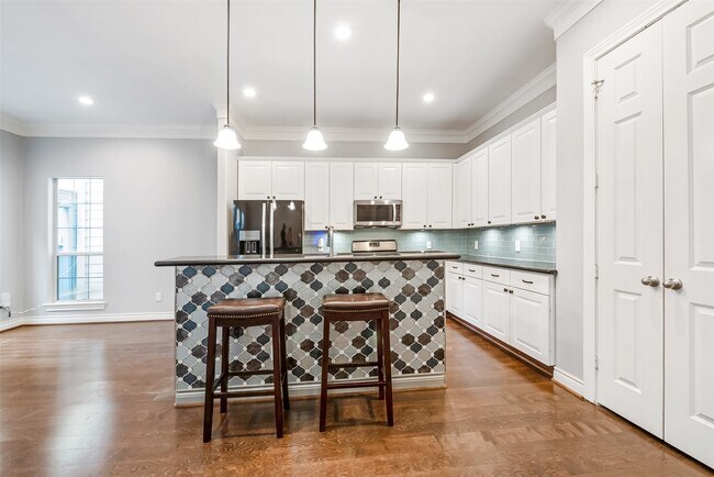 Building Photo - 5950 Kansas St
