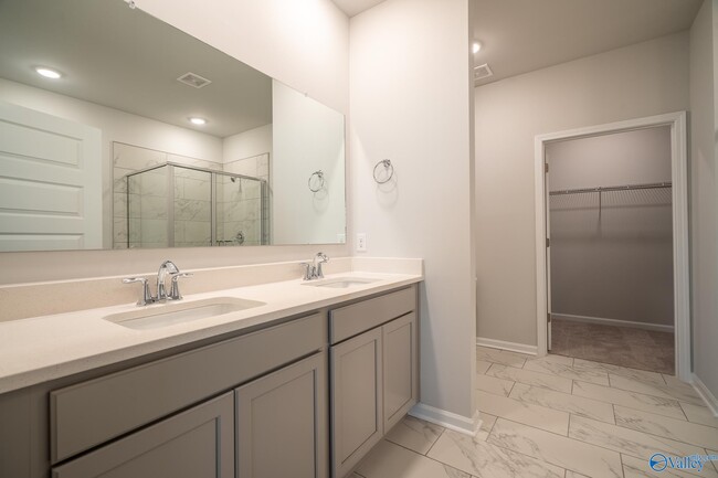 Building Photo - 203 Osceola Cir