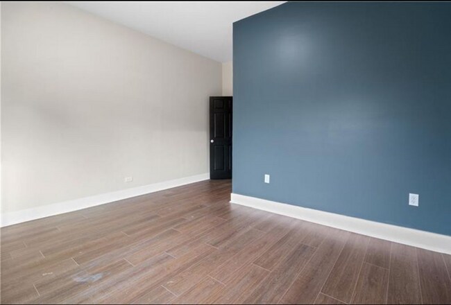 Building Photo - 117 Van Braam St