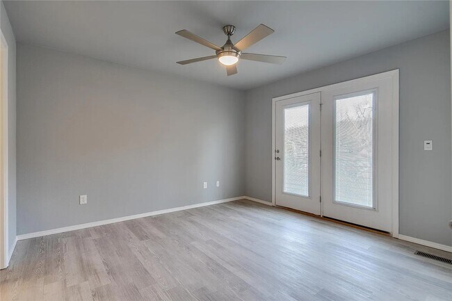 Building Photo - 1356 N Hog Trough Dr