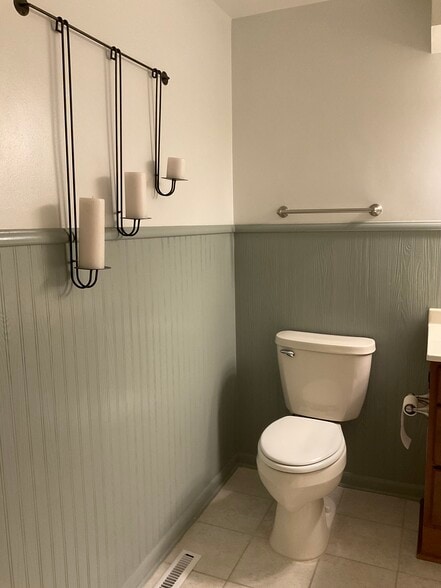 Bathroom - 419 Peachtree Cir